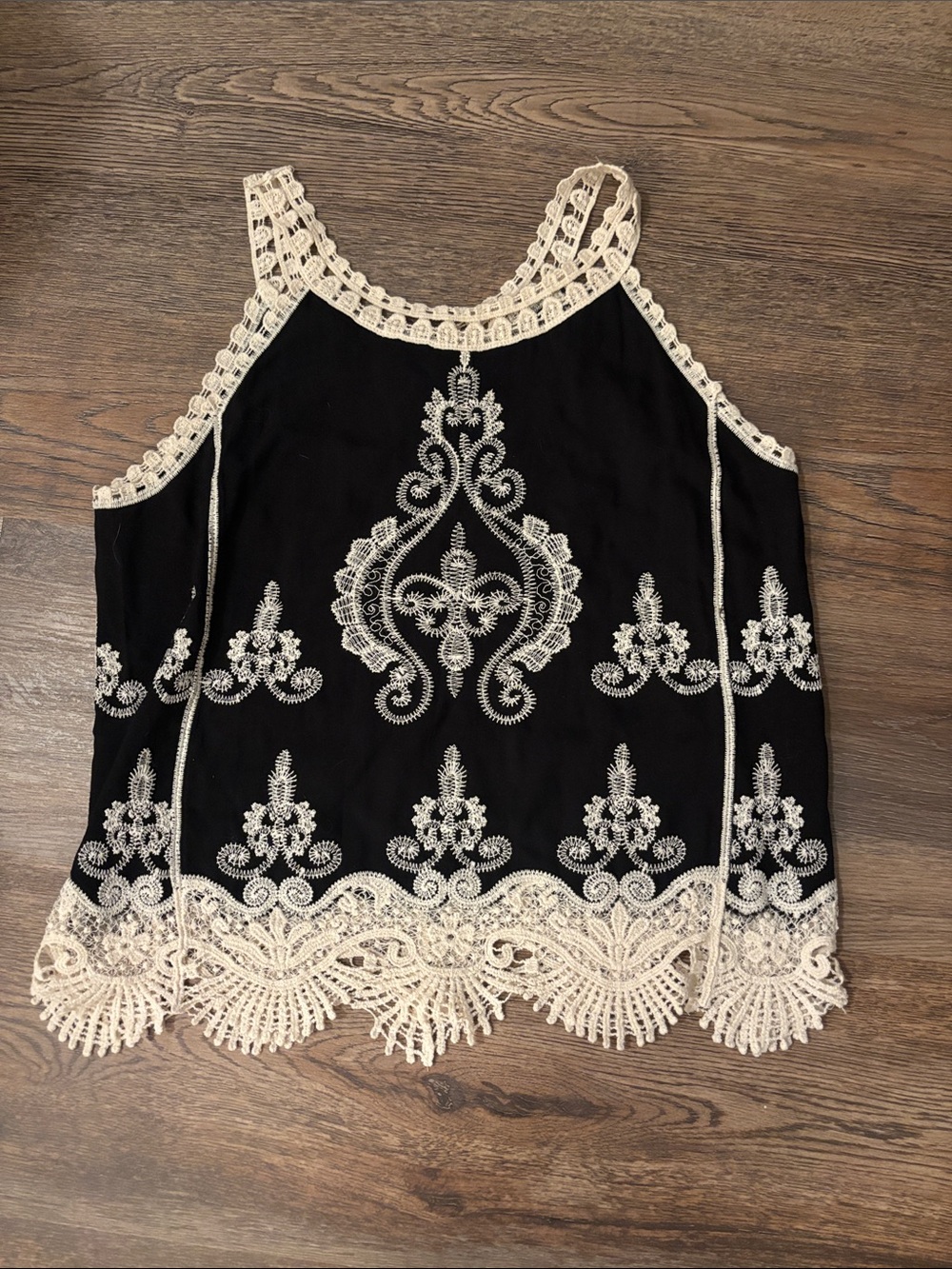 Lace-Trim Embroidered Tank Top - Black & Cream
